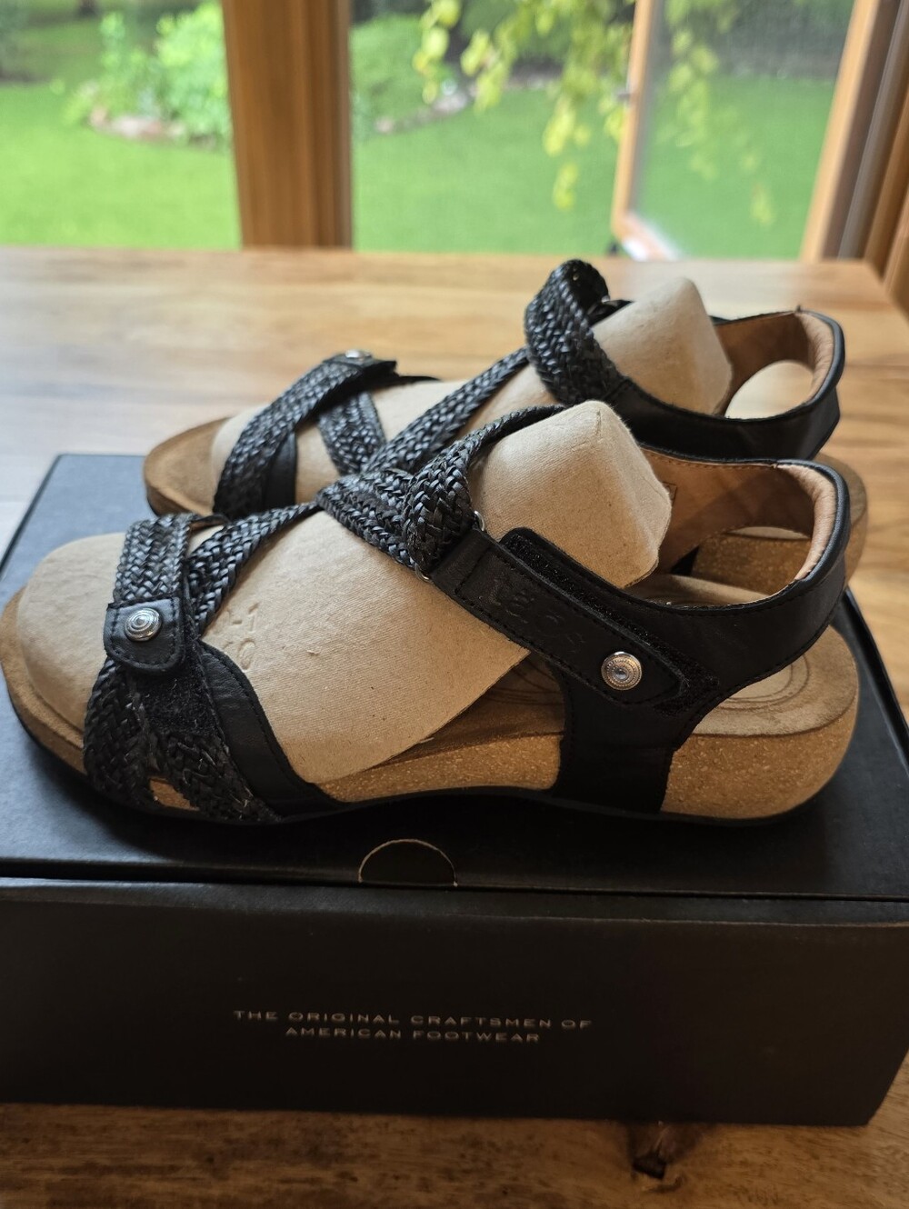 TAOS Women's Trulie leather sandal in Black- Size EUR 38, US 7.5